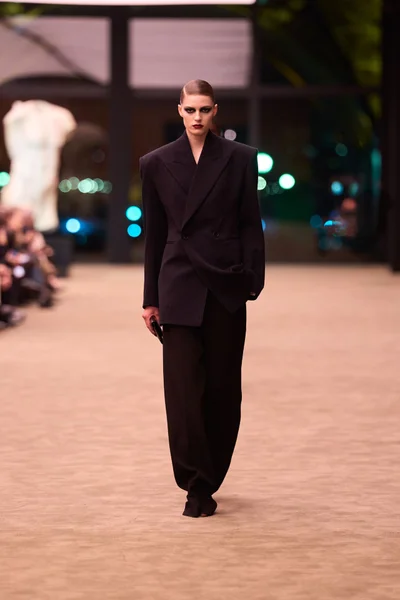 Look 2